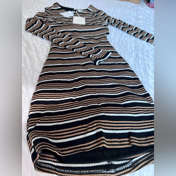 Forever 21 Beivy Striped Long Sleeved Dress Size M BNWT - Picture 4 of 7